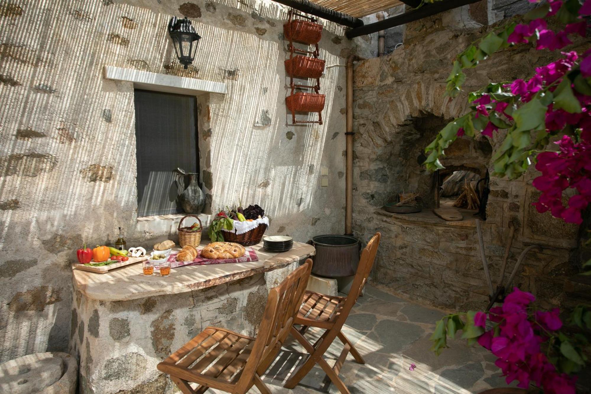 Вилла Themed House "Castle Halaros" View 17Th Century Glinado Naxos Экстерьер фото
