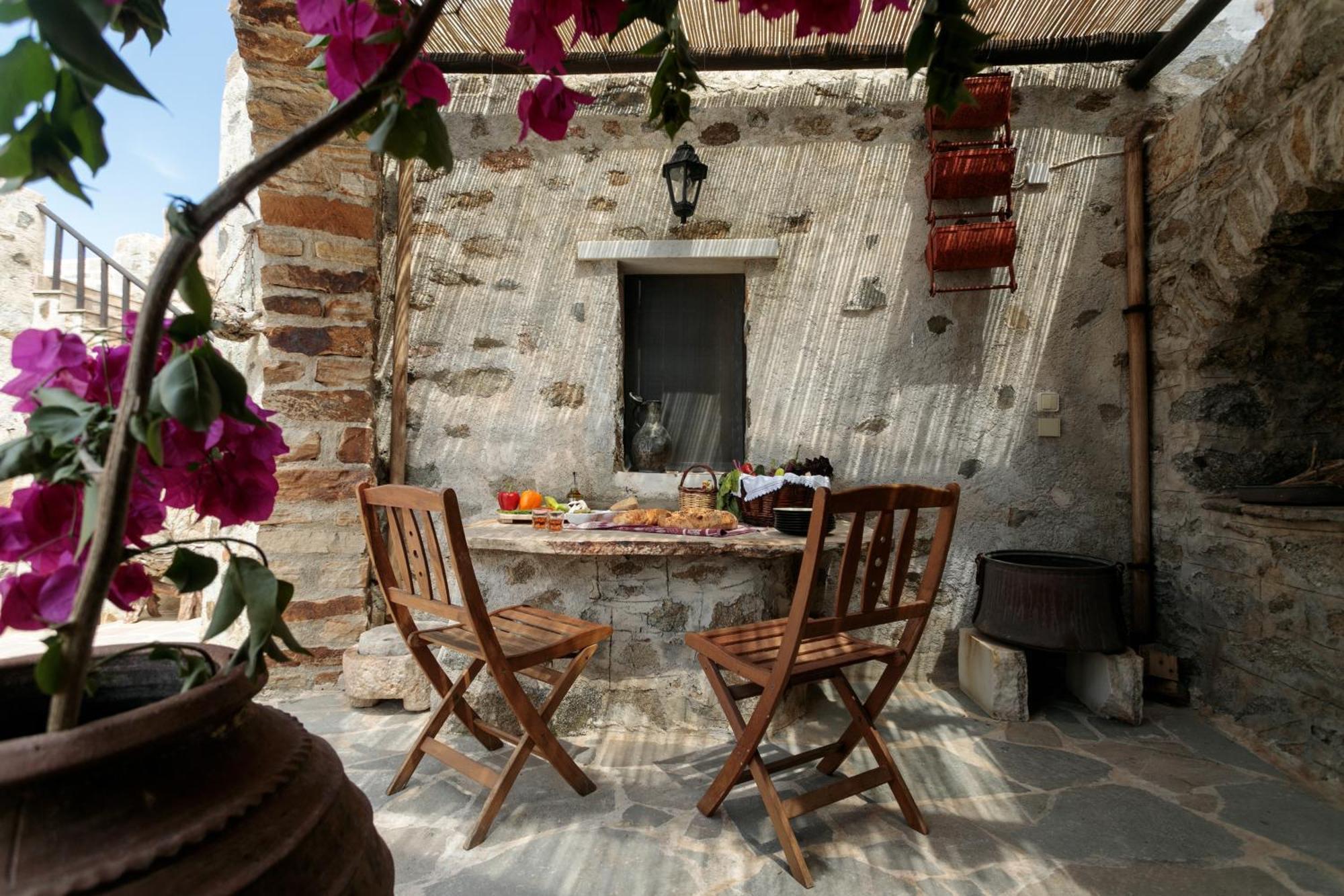 Вилла Themed House "Castle Halaros" View 17Th Century Glinado Naxos Экстерьер фото